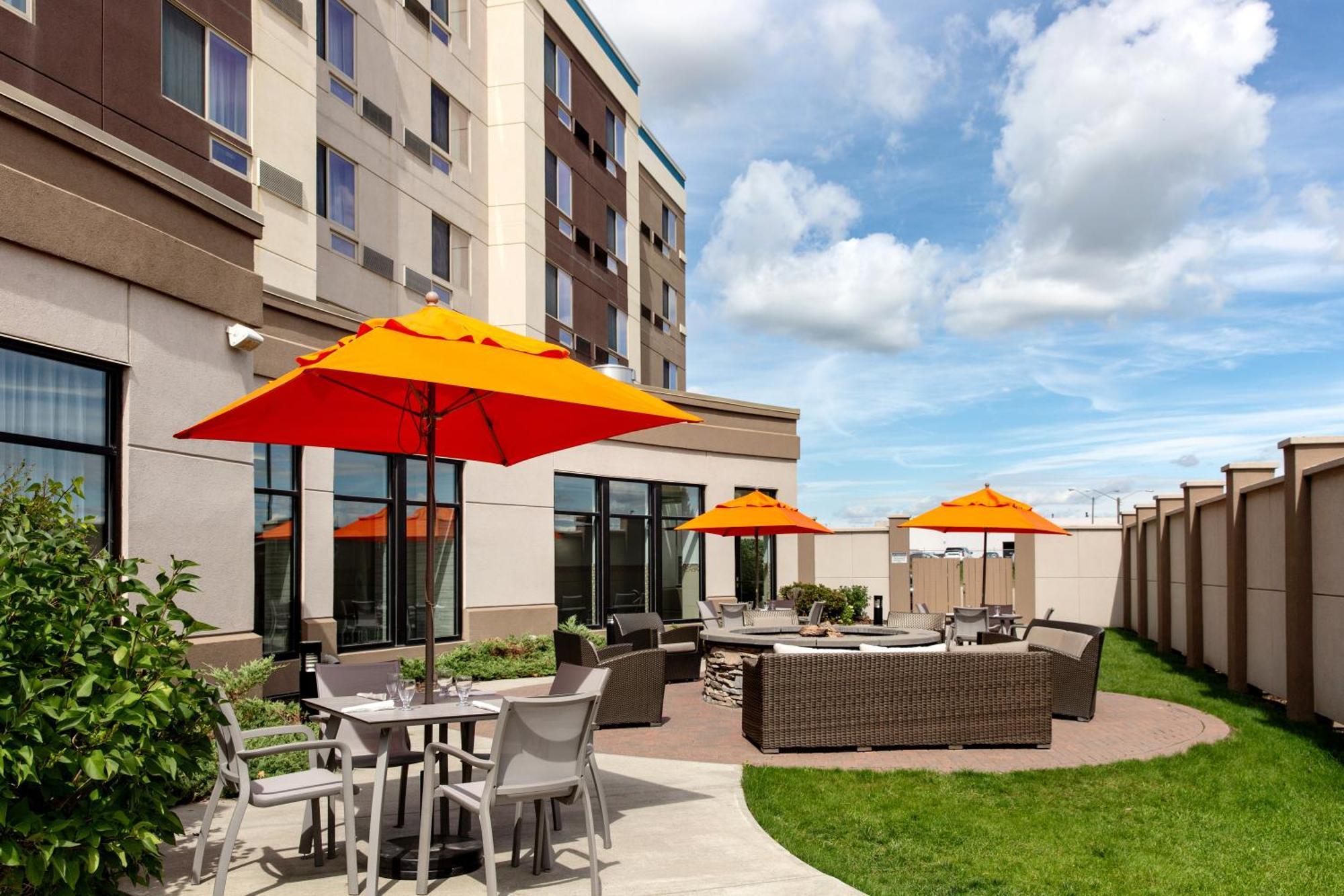 Hotel Courtyard By Marriott Edmonton West Exterior foto
